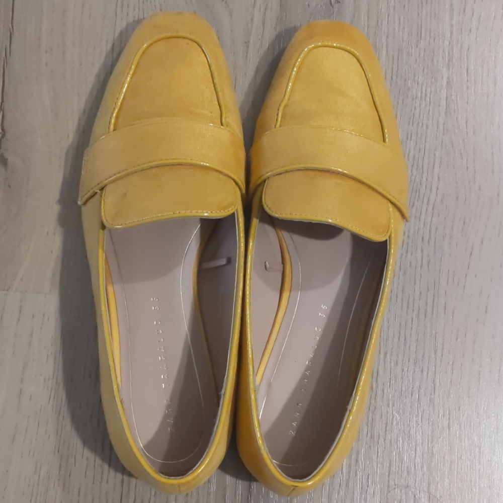 Zara Faux Suede Flats (Size 6)